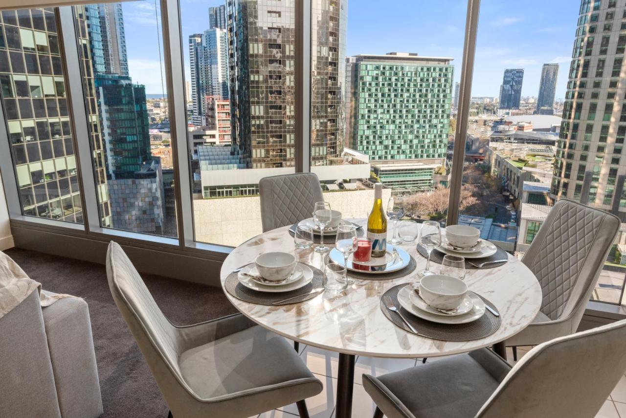 Sophisticated Designer Condo W River & City Views เมลเบิร์น ภายนอก รูปภาพ