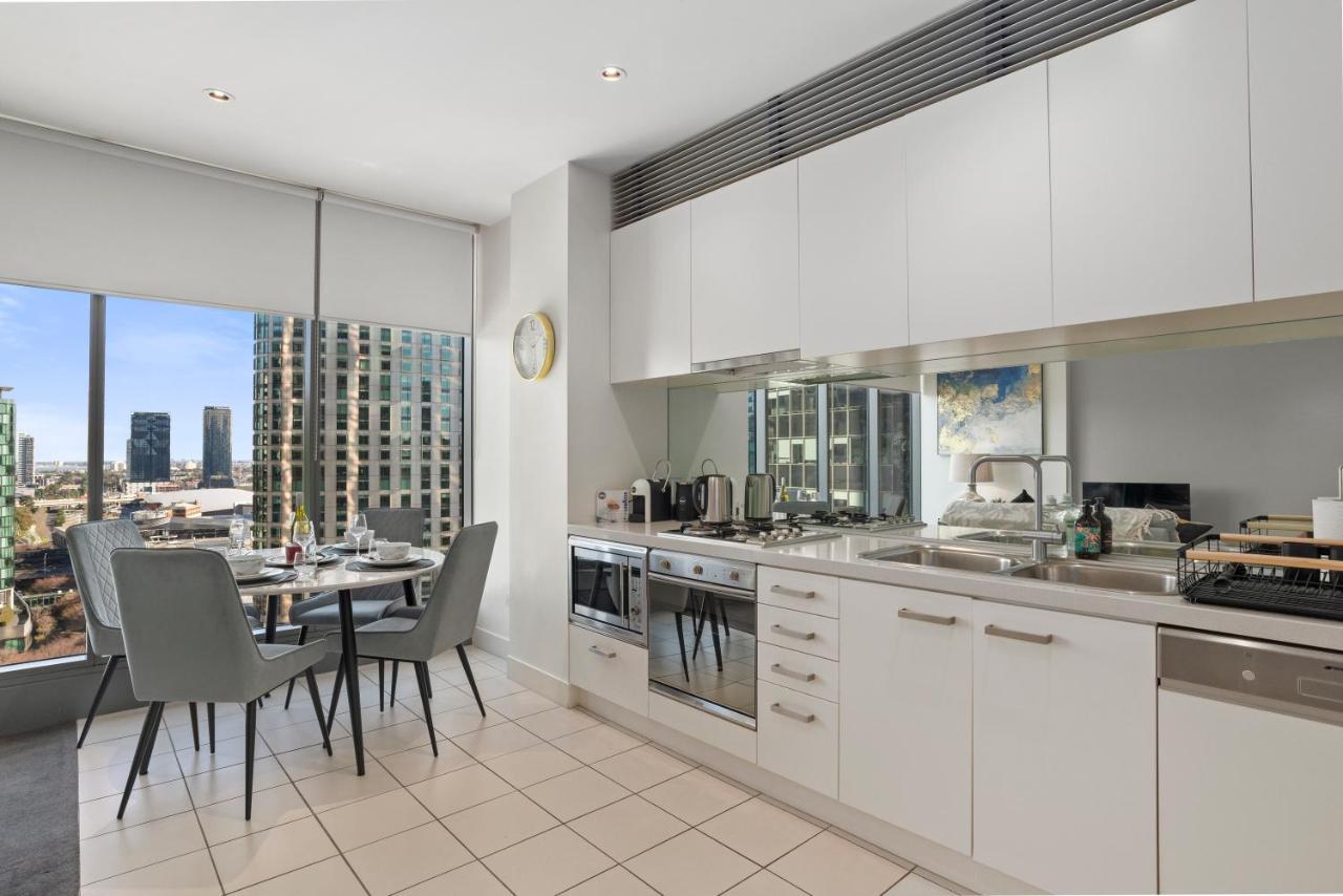 Sophisticated Designer Condo W River & City Views เมลเบิร์น ภายนอก รูปภาพ