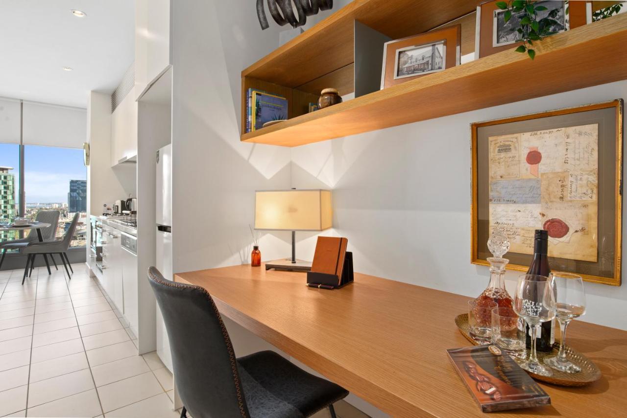 Sophisticated Designer Condo W River & City Views เมลเบิร์น ภายนอก รูปภาพ